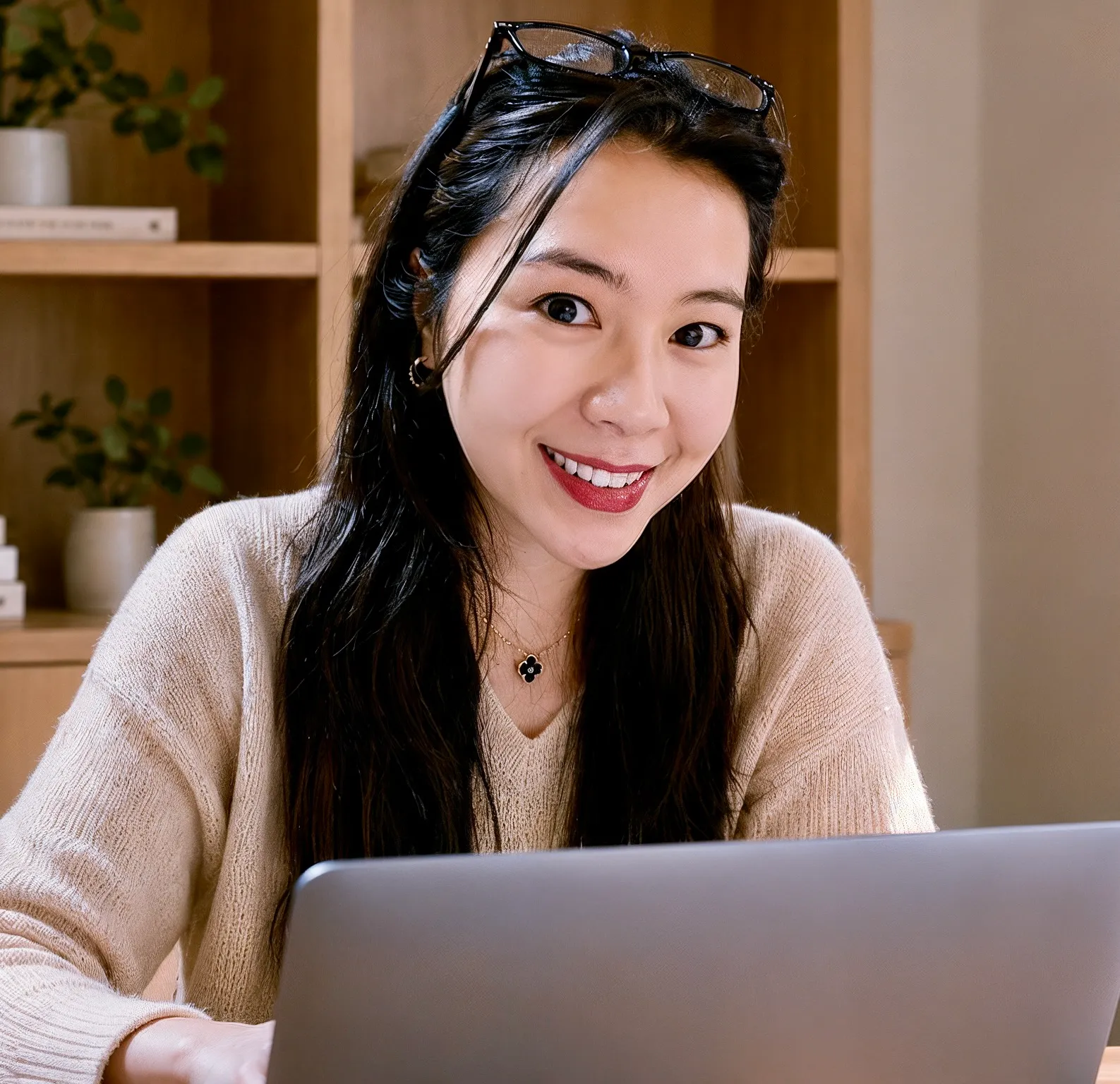 Ayn, Founder of Cometafy, seated with the COMET Method report